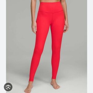 NWT Love Red Align SHR 28”